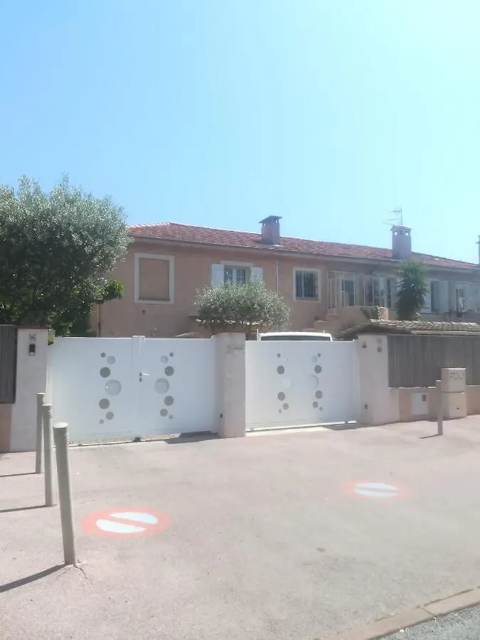 Sur Le Quai De Port Frejus Apartment