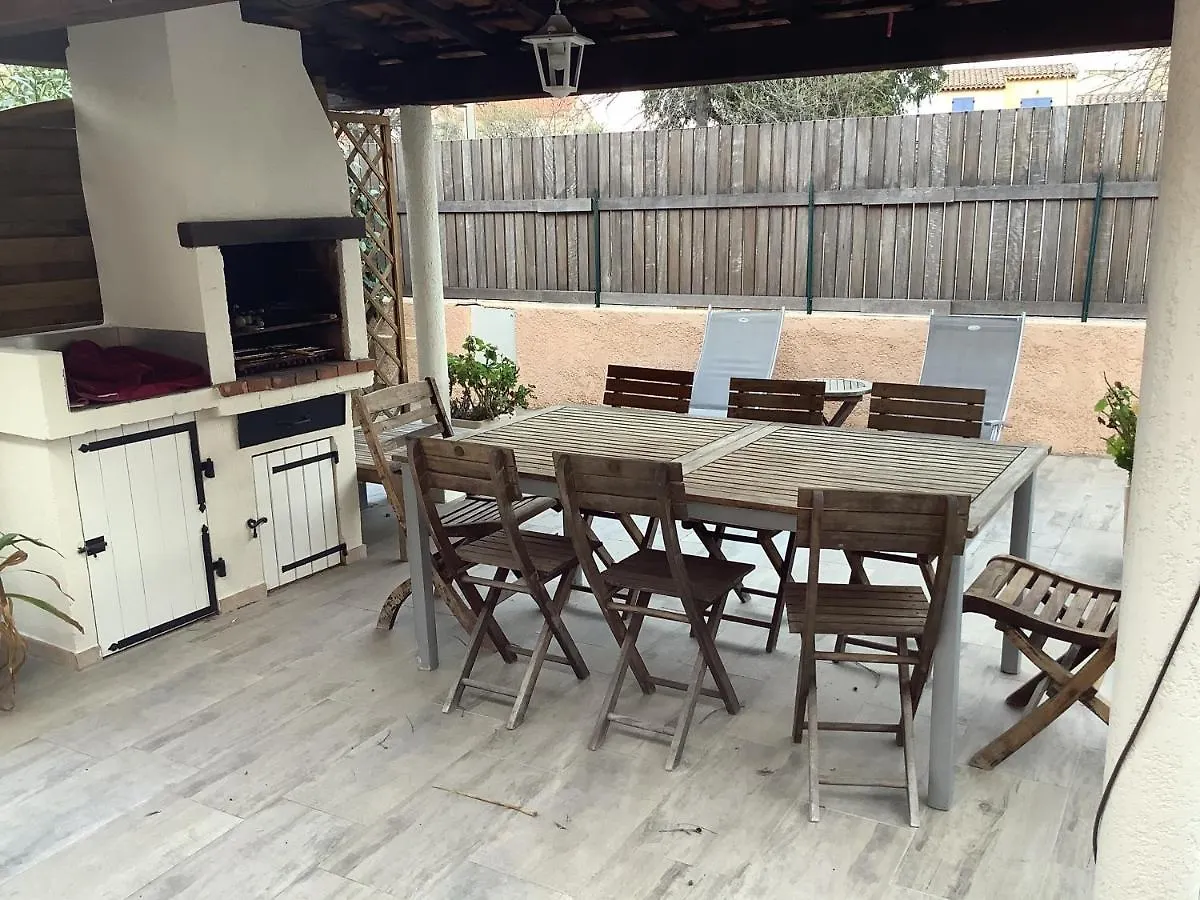 Sur Le Quai De Port Frejus Apartment